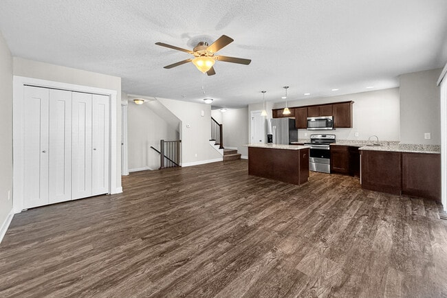 Building Photo - 2632 NW Lois Ln