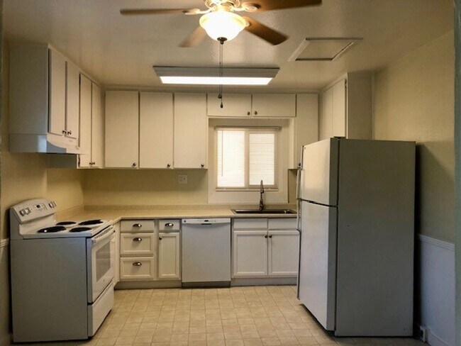Building Photo - Charming 2 bedroom, 1.5 bath home in Old Folsom near Sutter Street