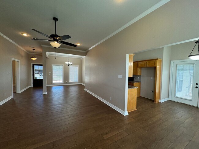 Building Photo - 1002 Creole Dr