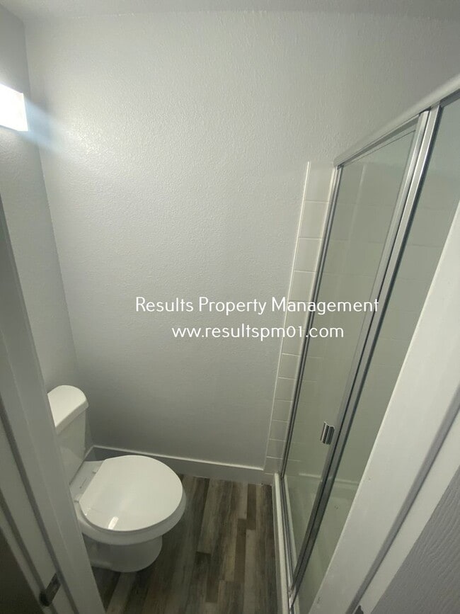 Building Photo - Charming 2 Bed 2 Bath Duplex