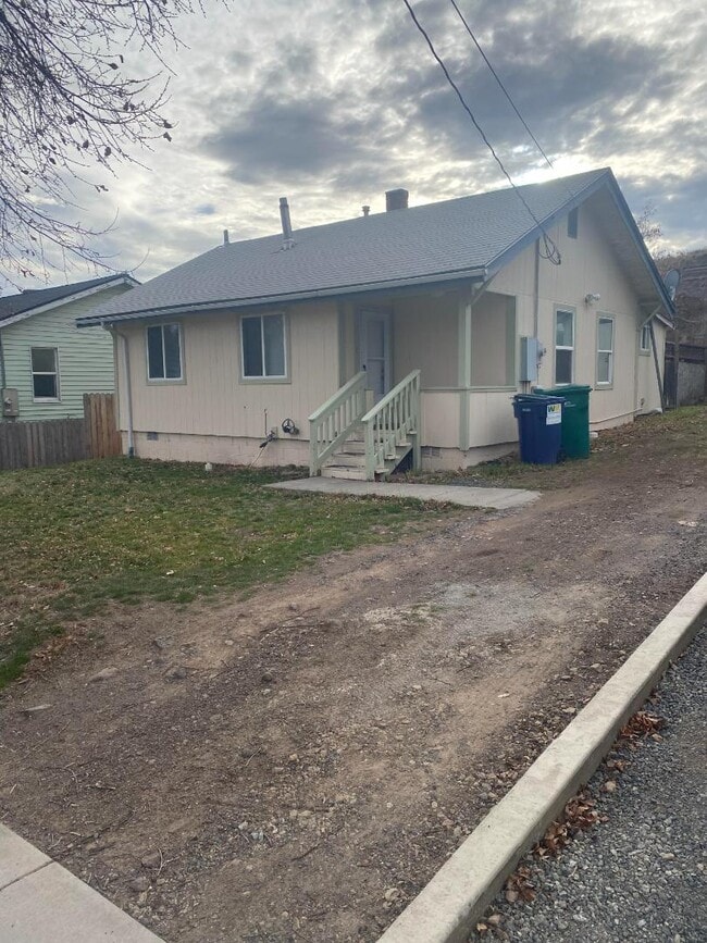 Primary Photo - 754 California Ave