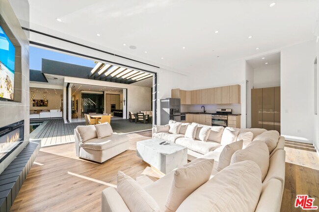 Building Photo - 4458 Mammoth Ave