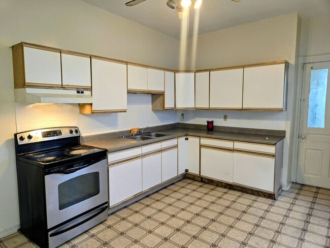 Building Photo - 625 Greenleaf St