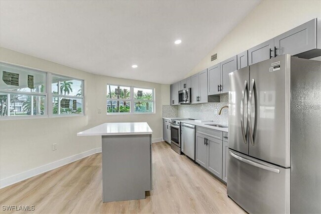 Building Photo - 190 Tarpon Rd