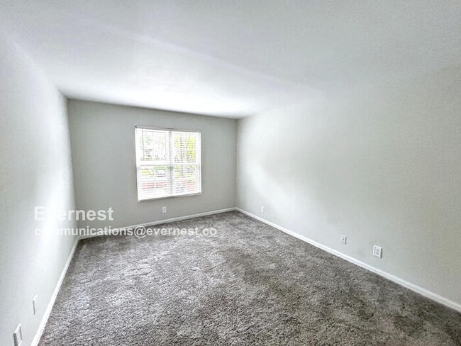 Building Photo - 2016 Henderson Cir