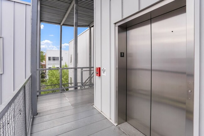 Building Photo - Beautifully Furnished Studio Condo in the Heart of Denver