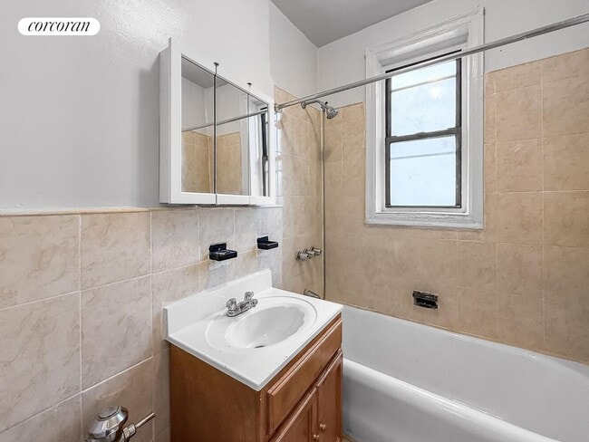 Building Photo - 416 68th St