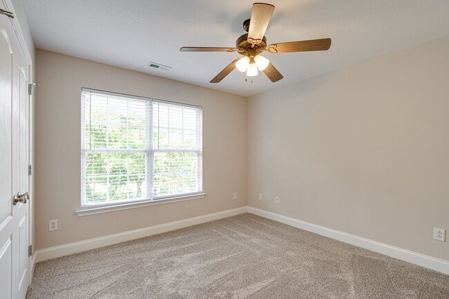Building Photo - 3BR 2BA