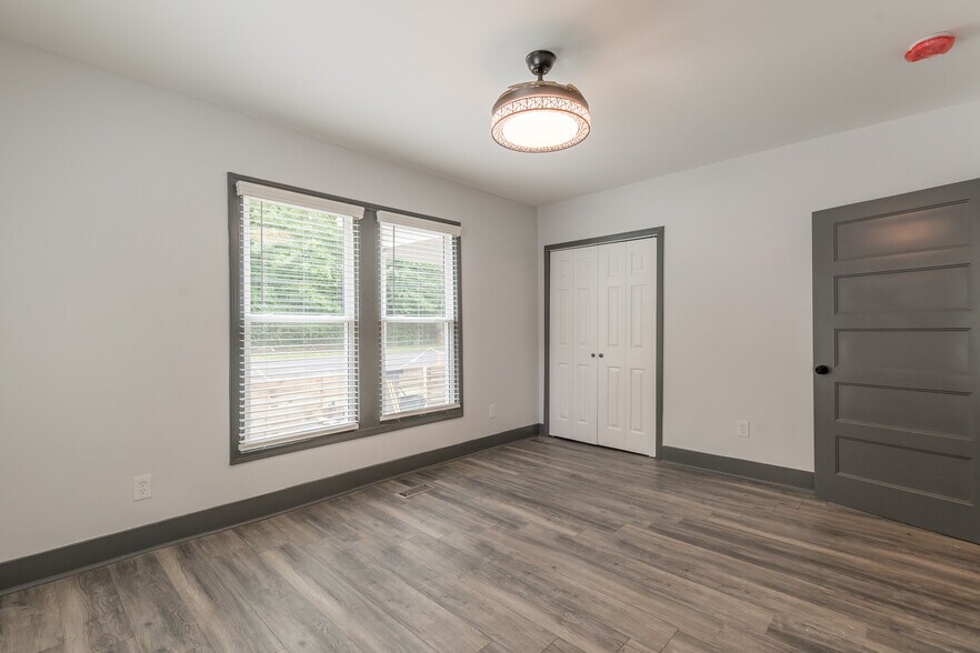 Building Photo - 1393 Westview Dr SW