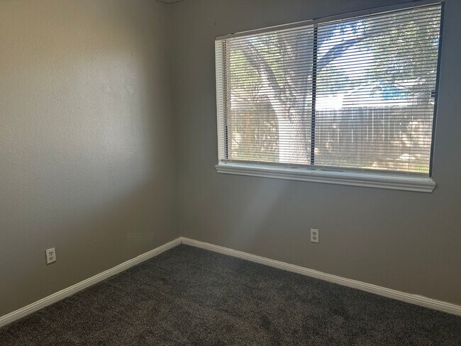Building Photo - 7101 Premont Dr