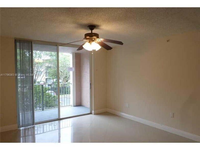 Building Photo - 12124 Saint Andrews Pl