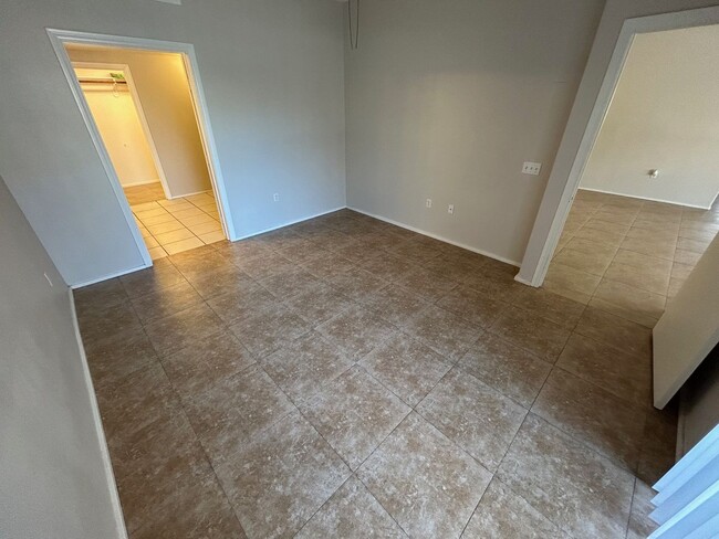 Building Photo - BEAUTIFULLY MAINTAINED 2 BEDROOM, 2 BATH C...