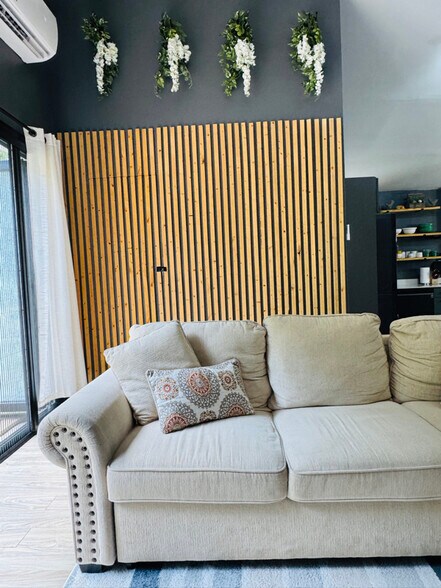 Building Photo - 24 E Winding Hill Rd