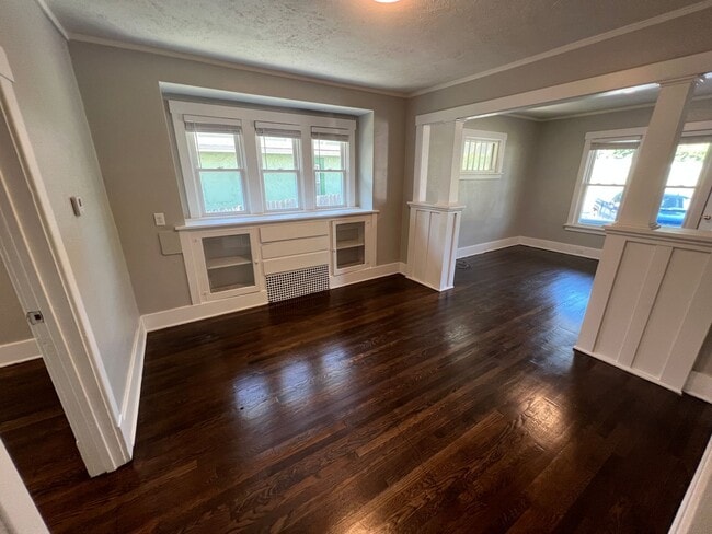 Building Photo - Remodeled 2BR+ Home in Adams Park!