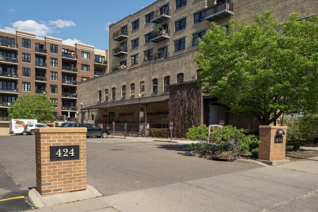 Building Photo - 404 Washington Avenue N 104
