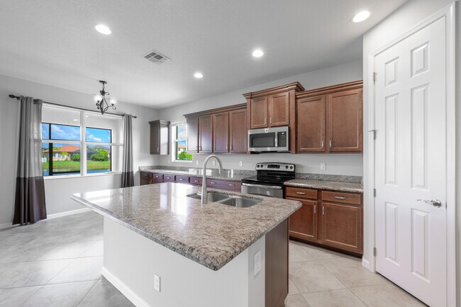 Building Photo - 11263 SW Barton Way