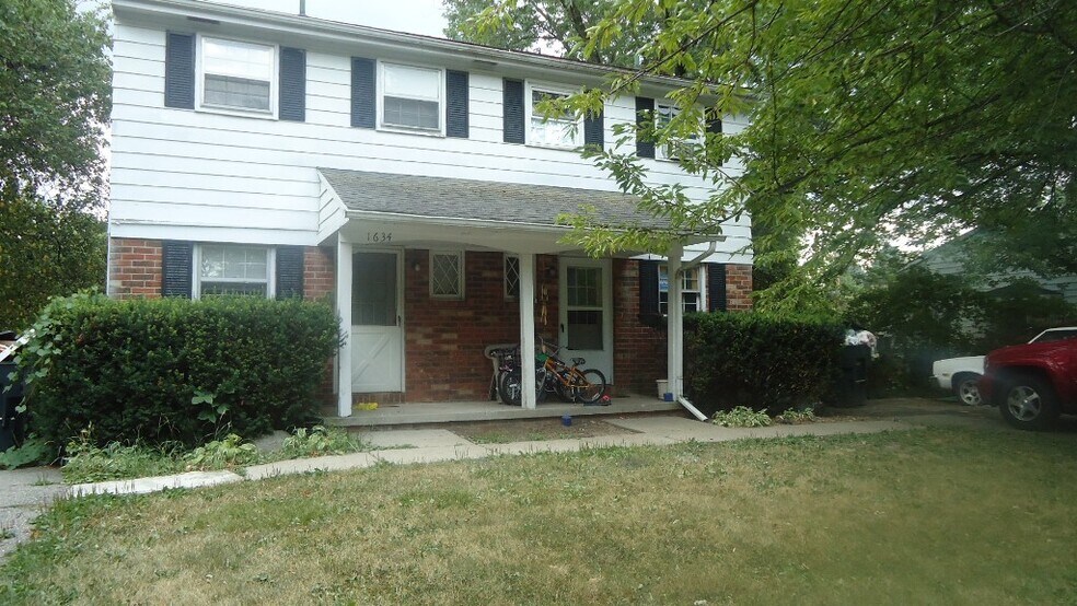 Building Photo - 1634 Greencrest Ave