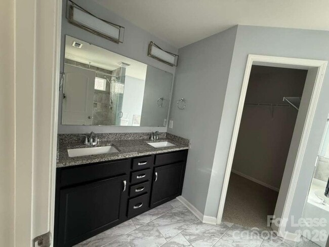 Building Photo - 2035 Beacon Ave