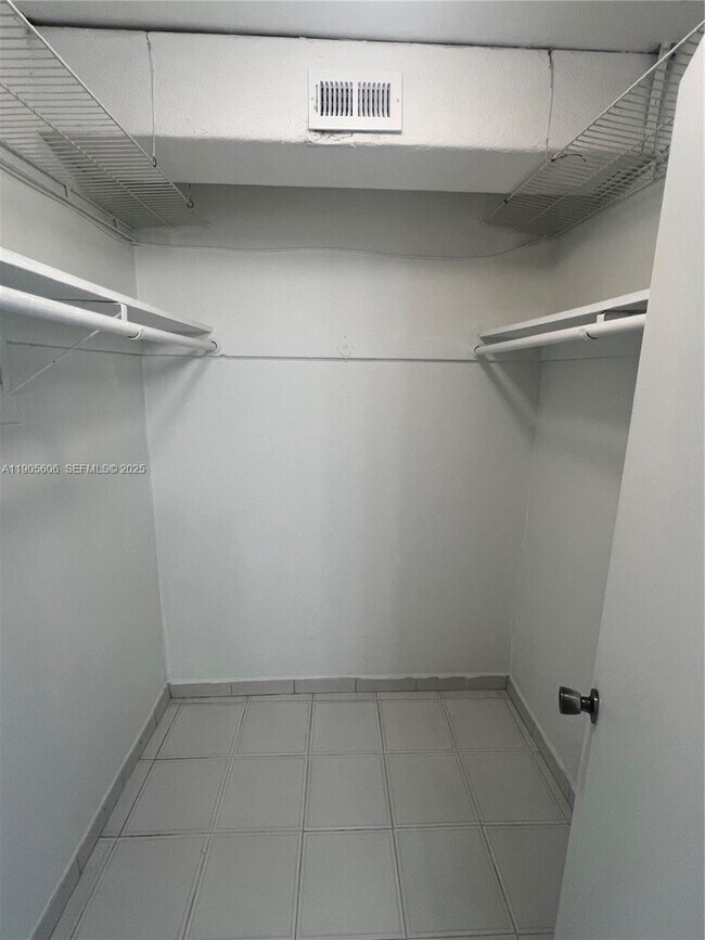 Building Photo - 401 Ocean Dr