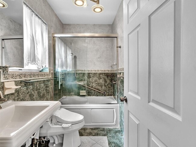 Building Photo - 2443 Meridian Ave