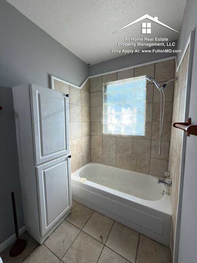 Building Photo - 607 Crestwood Dr