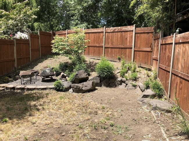Building Photo - Beautiful Townhouse in Prime Tigard Locati...