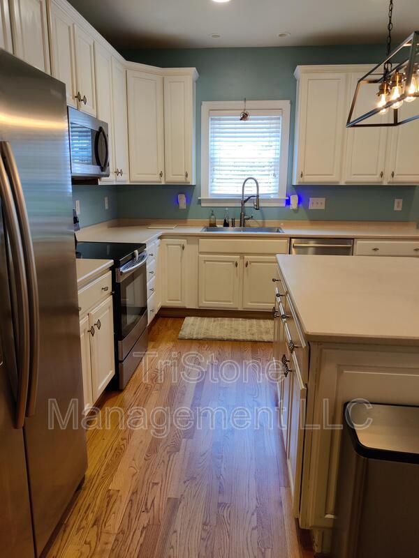 Building Photo - 14512 Harvington Dr