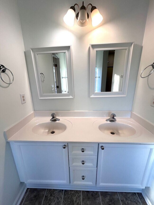 Building Photo - Stunning 4BR Home with amazing pond views!