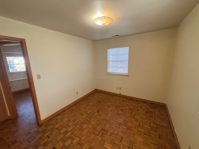 Building Photo - Wonderful 3 Bed 1.5 in Del City - *2 WEEKS FREE ON YOUR SECOND MONTH. FREE APPLICATIONS*