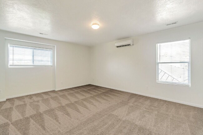 Building Photo - REFRESHED 5-Bedroom Home in Desirable Draper - Pet Friendly - NEW CARPET UPSTAIRS | Refreshed kit...