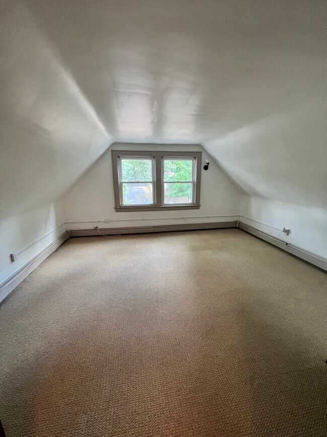 Building Photo - 216 Academy St