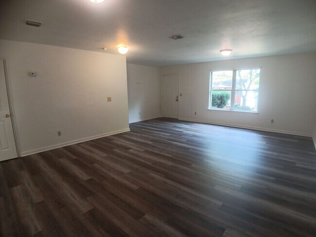 Building Photo - 237 Pheasant Run Dr