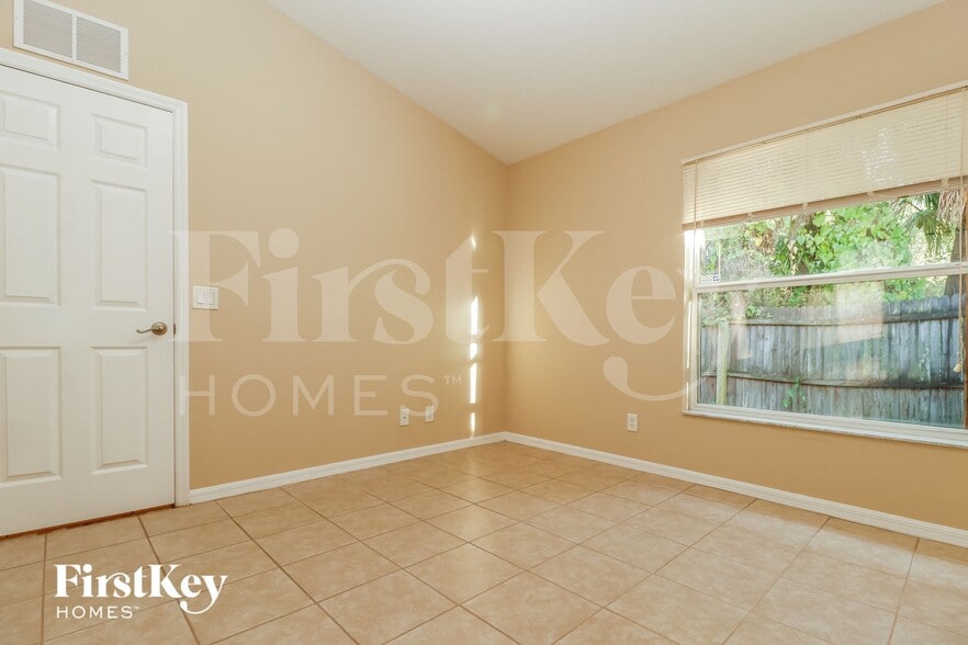 Building Photo - 362 Overbrook St