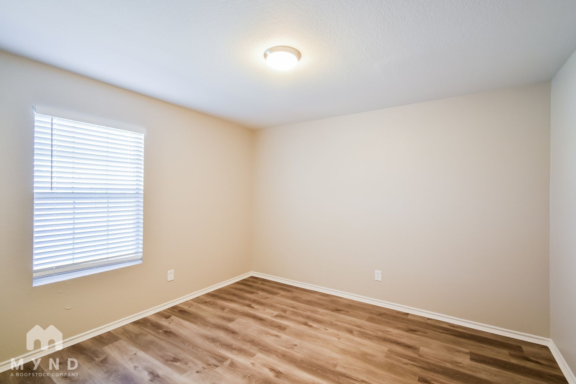 Building Photo - 1157 Boxwood Dr