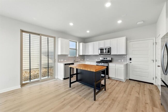 Building Photo - 7503 Lauper Dr