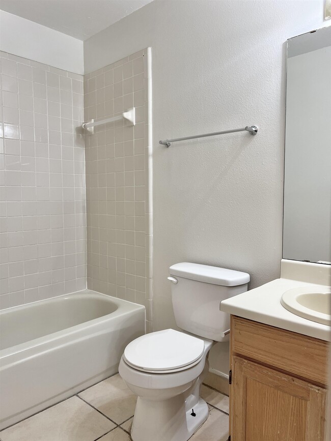 Building Photo - 1515 Quail Creek Rd