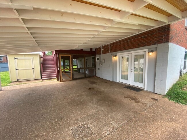Building Photo - 615 Continental Dr