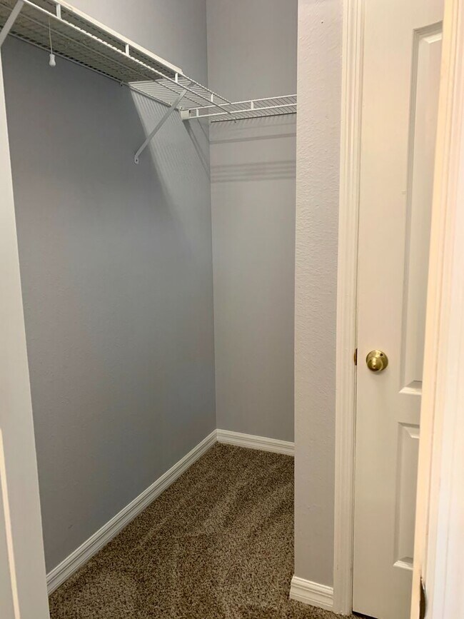 Building Photo - Spacious 2 Bedroom, 2 Bathroom Condo in Harmony