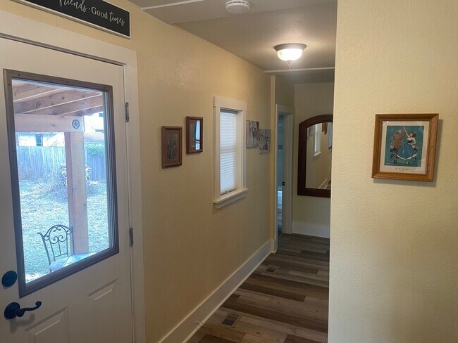 Building Photo - 1120 Aransas St