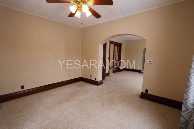 Building Photo - 502 1/2-502 1/2 S Leebrick St