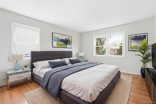 Building Photo - 222 Park Ave E