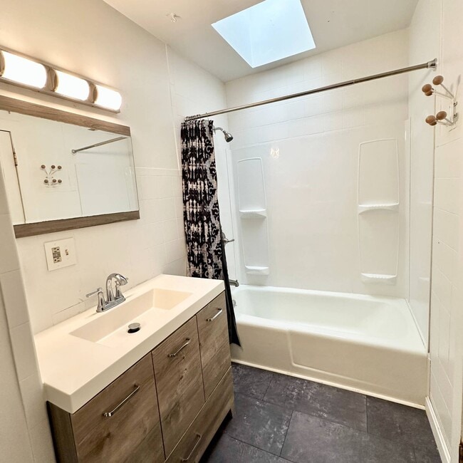 Building Photo - 229 Elm St