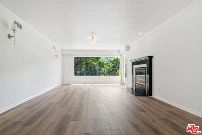 Building Photo - 3401 Alginet Dr