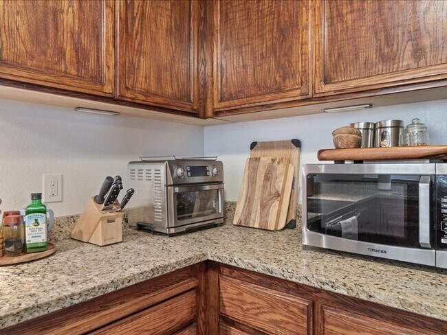 Building Photo - 349 Almond Way