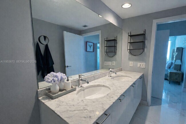 Building Photo - 951 Brickell Ave