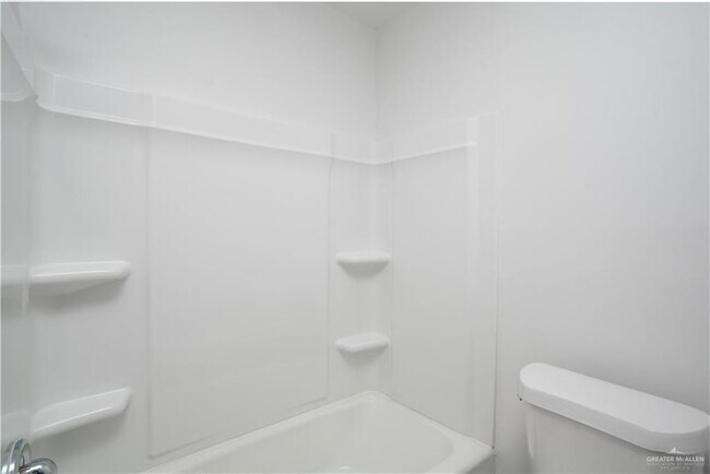 Building Photo - 1107 Shasta Ave W