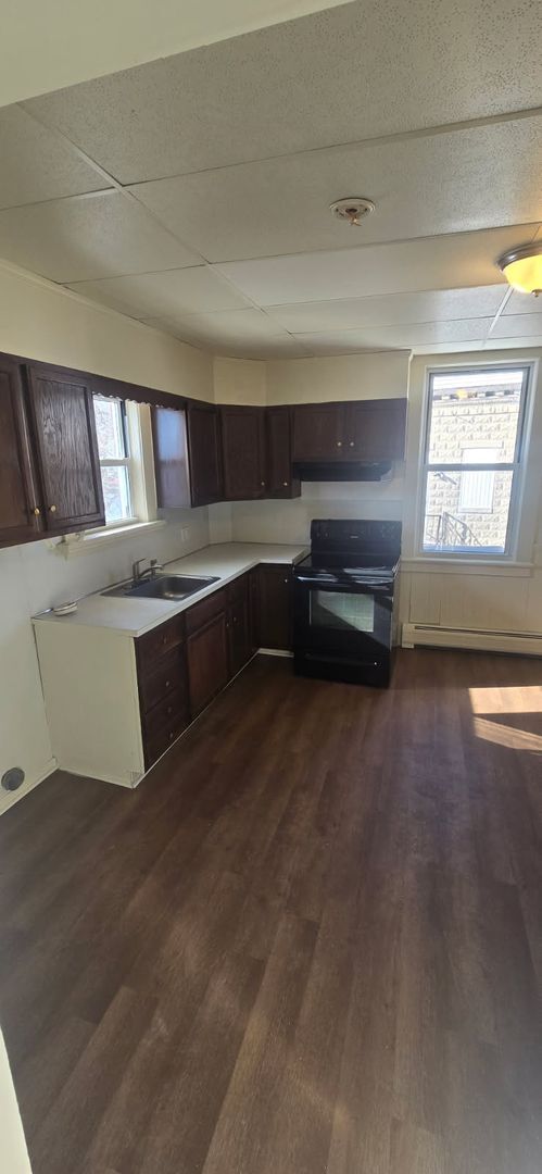 Building Photo - 154 Garibaldi Ave