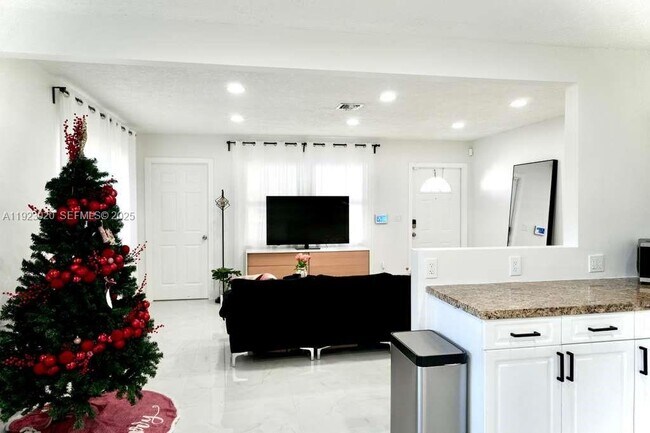 Building Photo - 1213 NW 6th Ave