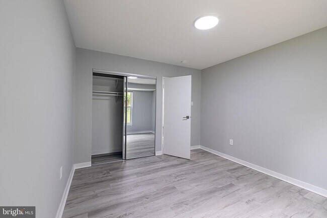 Building Photo - 2201 Strahle St