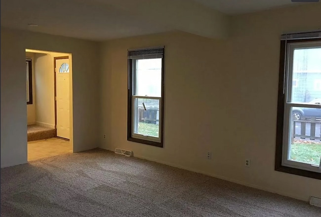 Building Photo - 6050 Wentworth Ave